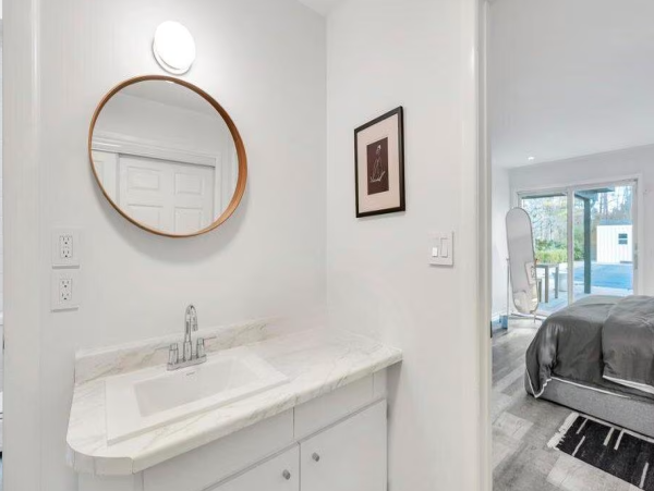 Luxurious 3-Bedroom Retreat in Hampton Bays - Your Coastal Escape Awaits